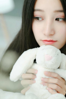 女生穿露胸衣服